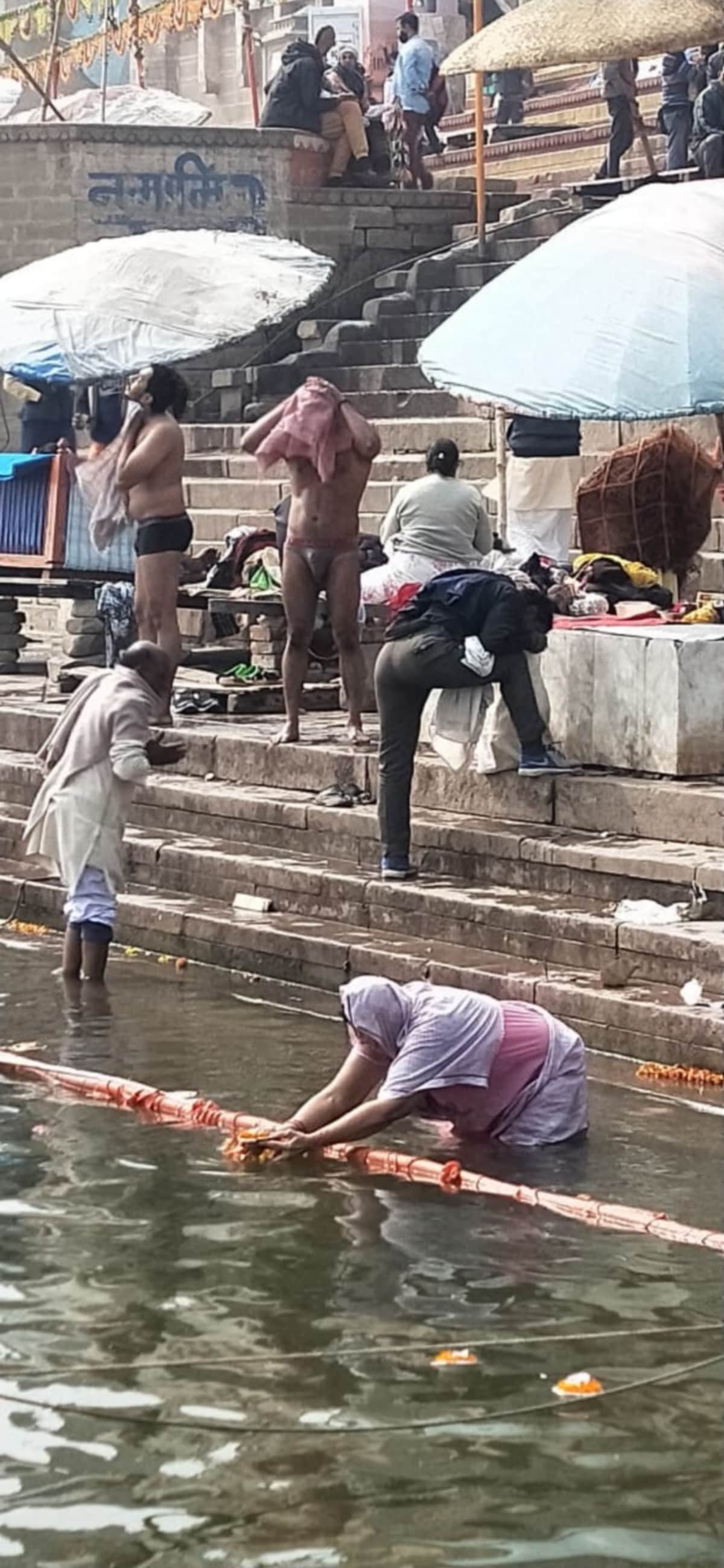 First Guru Pushya Yog of year today best for shopping devotees dip in ganga ghat varanasi