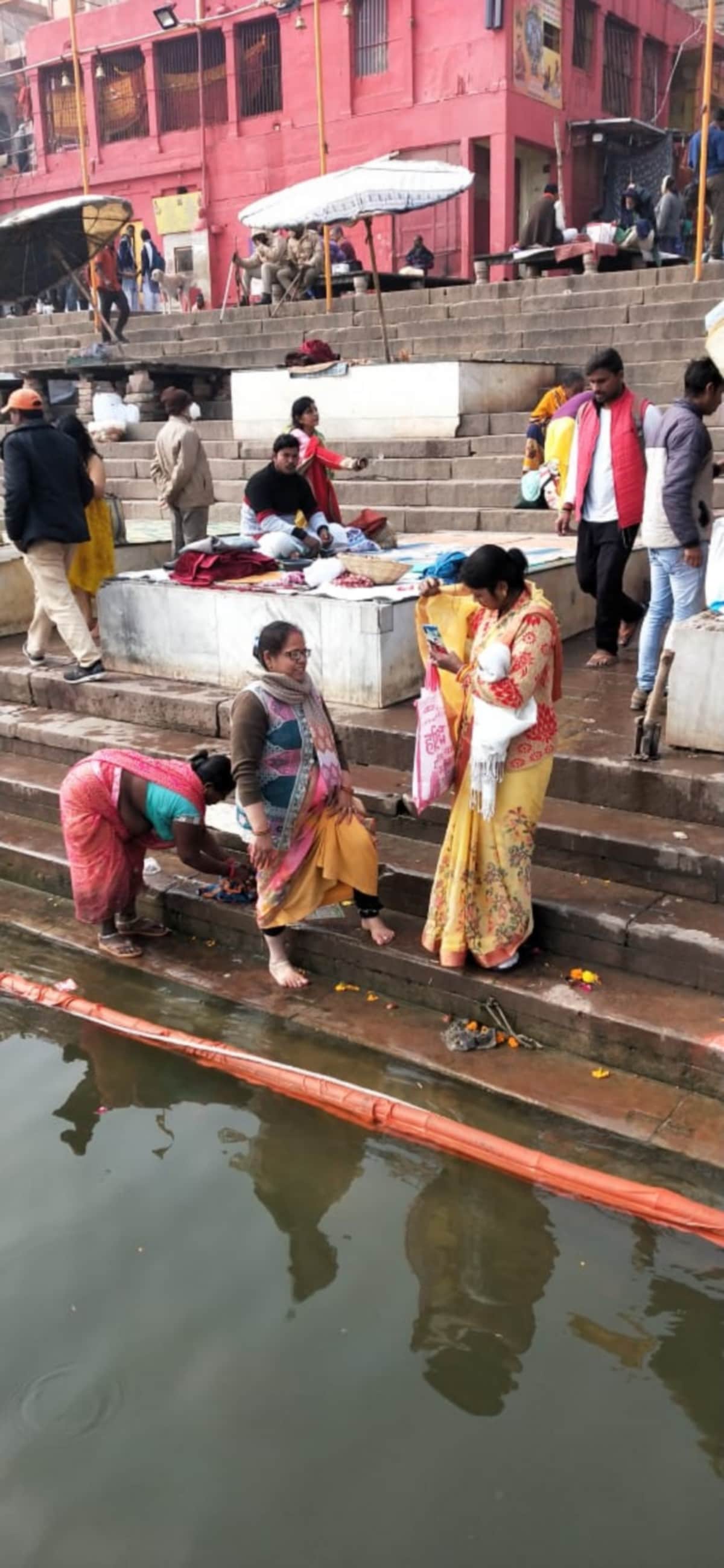 First Guru Pushya Yog of year today best for shopping devotees dip in ganga ghat varanasi