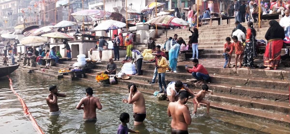 First Guru Pushya Yog of year today best for shopping devotees dip in ganga ghat varanasi
