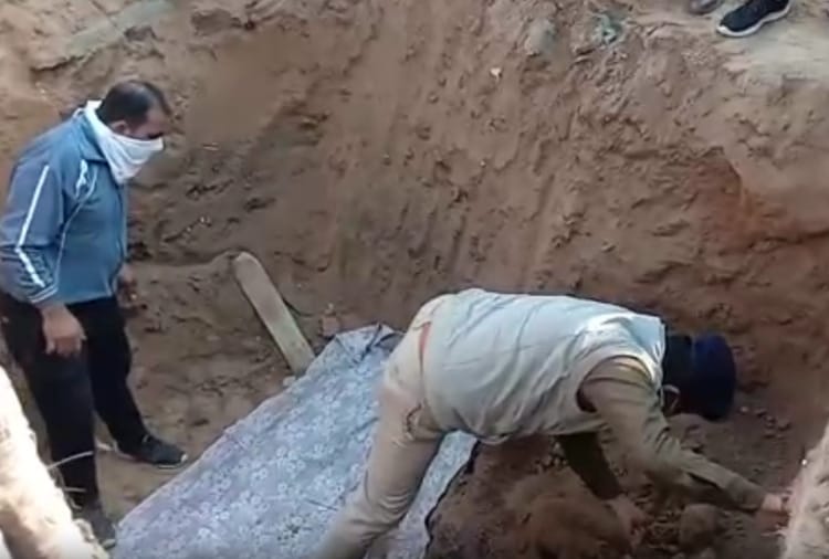 Dead bodies of mother and son found in House in Jind of Haryana