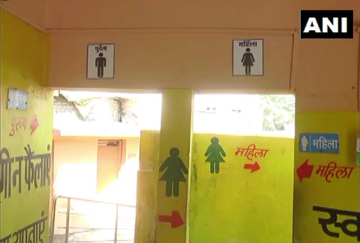 Public toilet caretaker in Indore found storing eggs and food items for business purposes