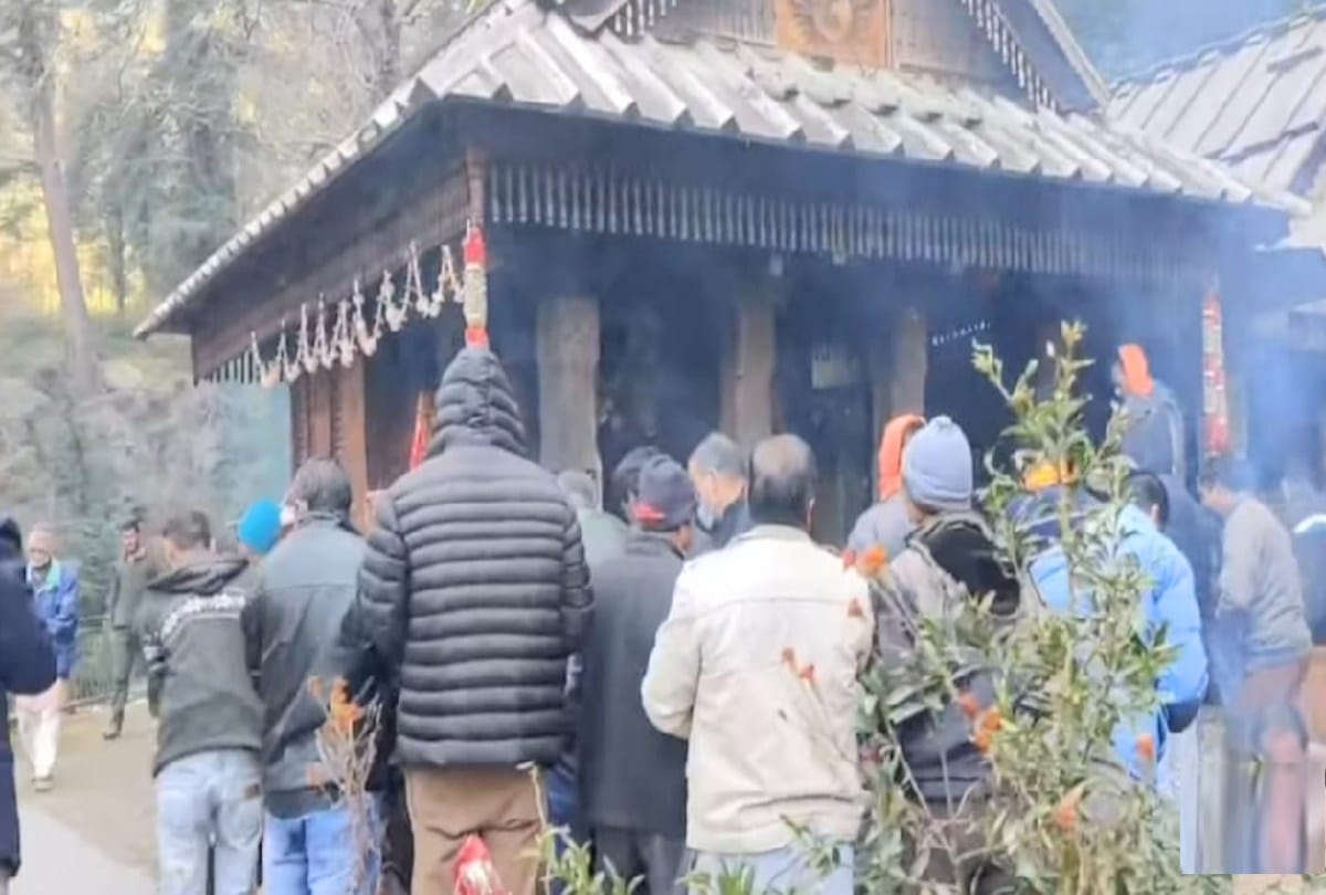 farmers and gardeners protested in the Dev court for rain and snow in mandi himachal