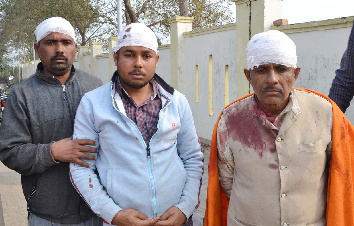 jameen ke vivaad mein chaleen kulhaadee va laathiyaan, 6 ghaayal