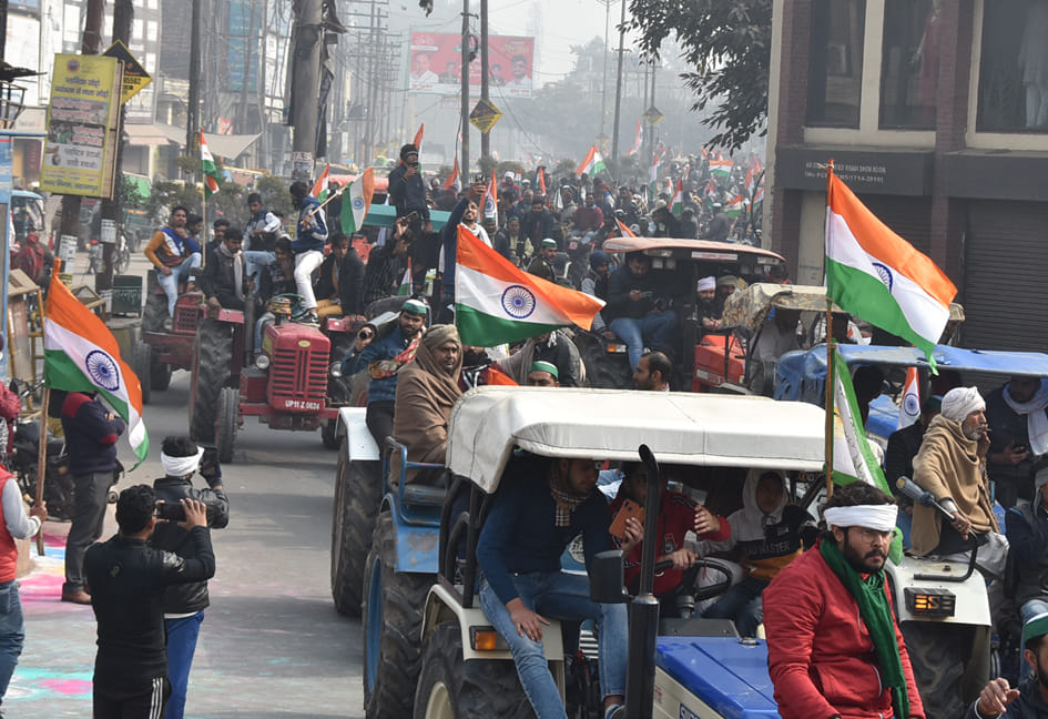 Farmers and SP workers organized a tractor rally
