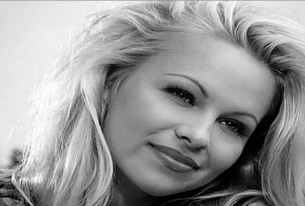 Hollywood Actress and model Pamela Anderson marries for the Sixth time now with her own bodyguard