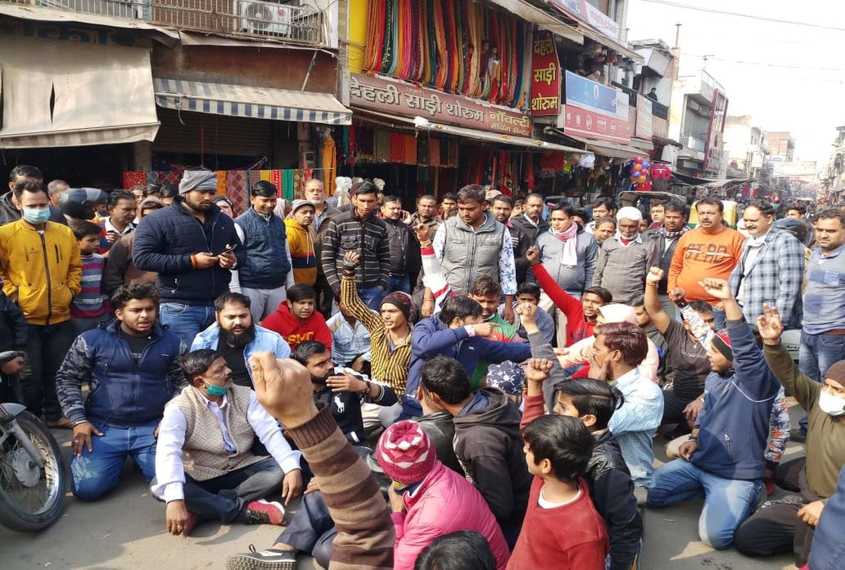 love jihad case people protest after girl kidnapping in agra