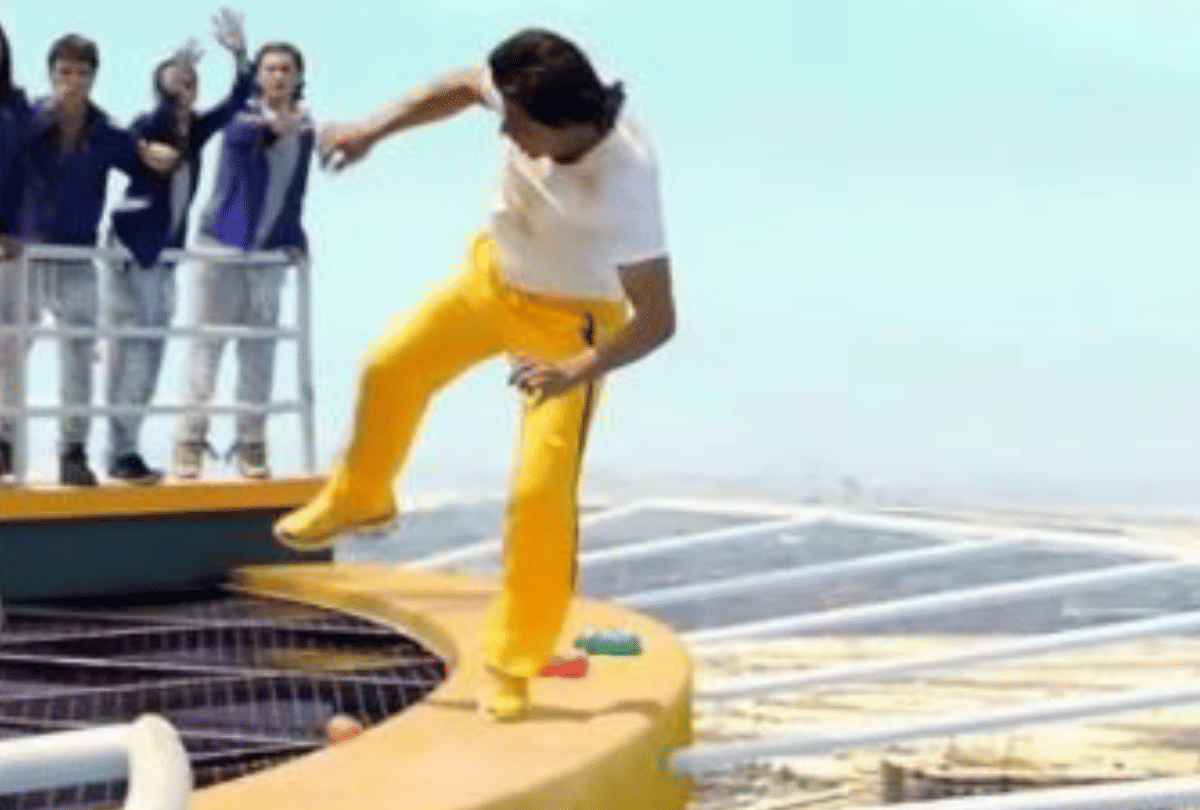 Shahrukh Khan jumped in the air for a surprise stunt video