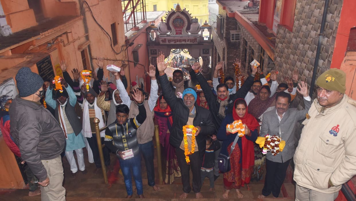 Thousands of devotees took a dip in Saryu on Paush Purnima