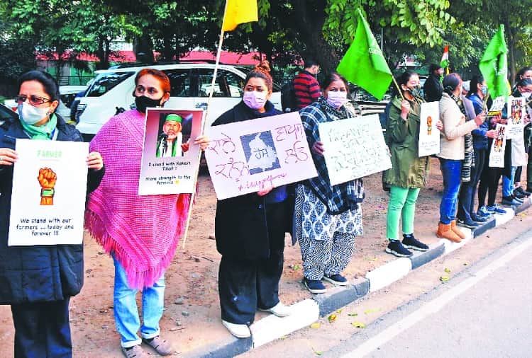 Kisan Andolan News: People protest in Chandigarh in support of BKU leader Rakesh Tikait