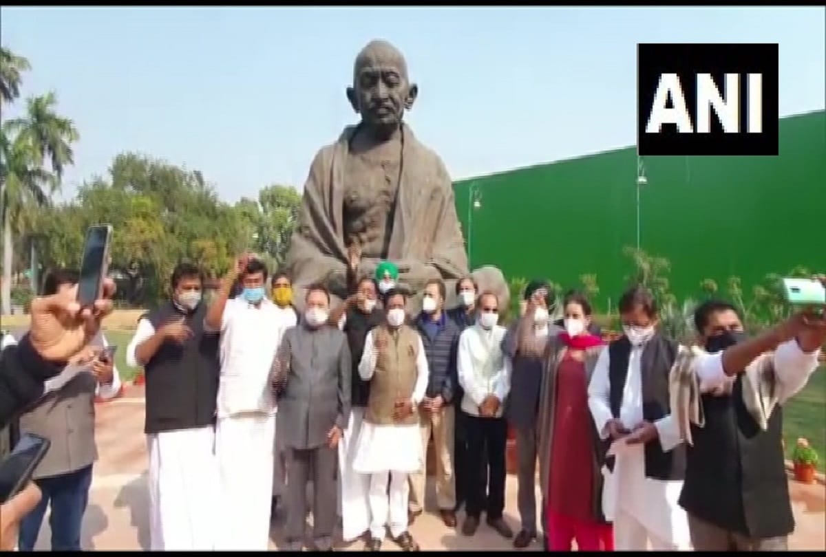 congress mps led by rahul gandhi protest outside parliament against farm laws