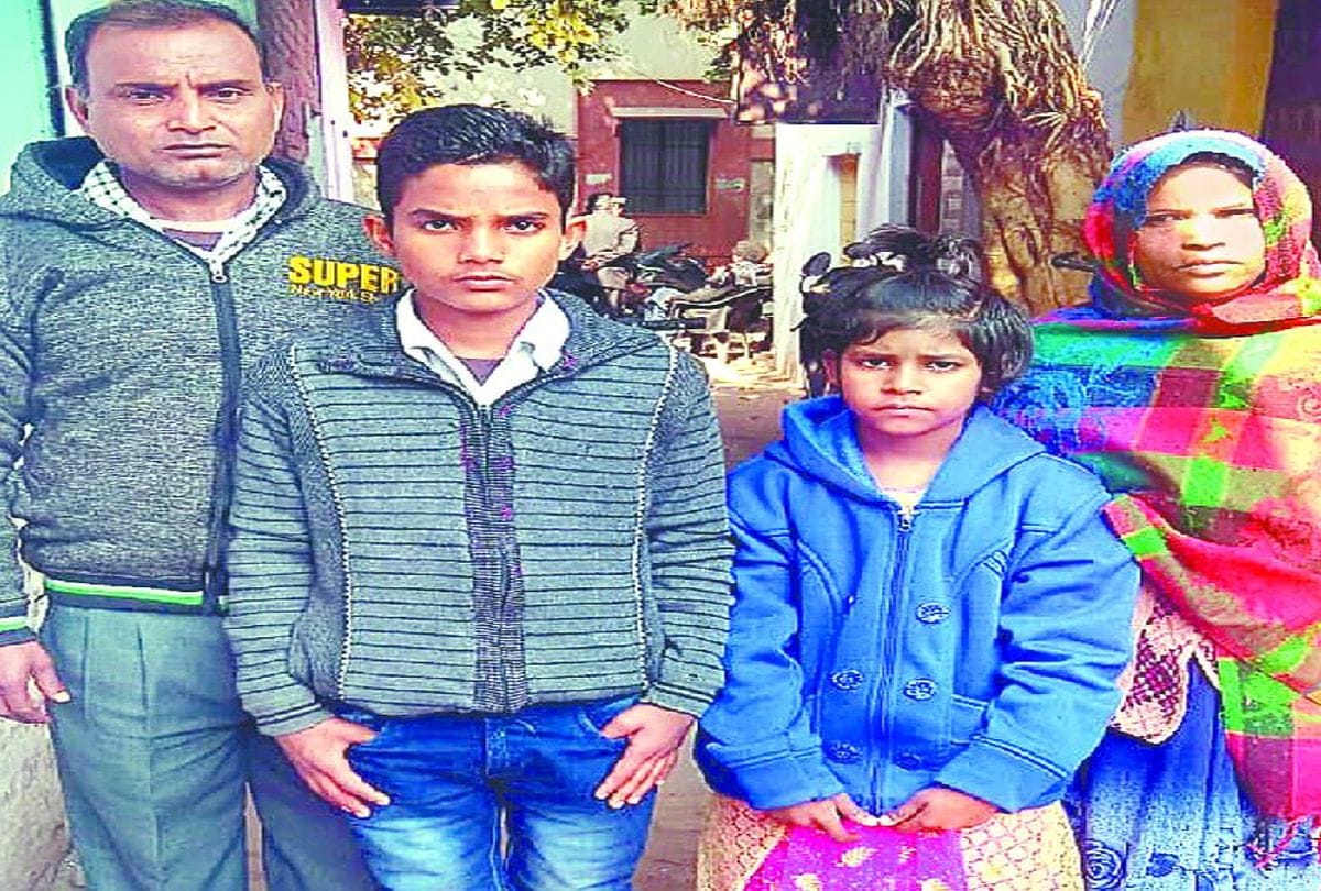 Couple Meets With Child After Five Years Long Time