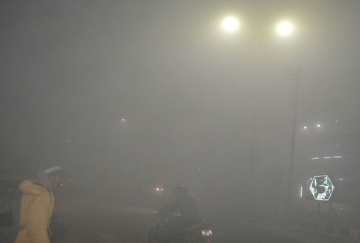 India Weather Forecast Today Update : Dense fog cold wave snowfall rain North India IMD trains