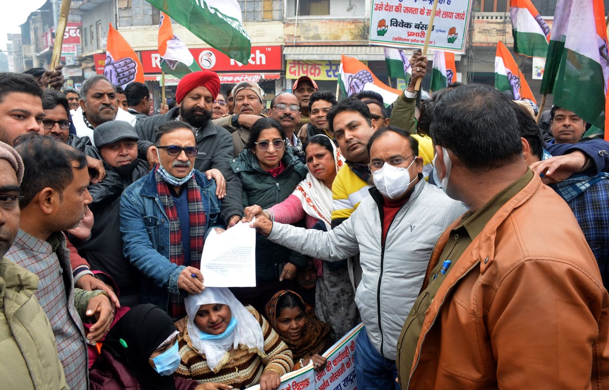 congress leader protestd for leaked information  on balakot