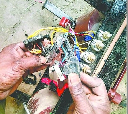 3.5 crore Golmaal in Rice Mill: Power theft .. Officers are also in a tizzy about the device
