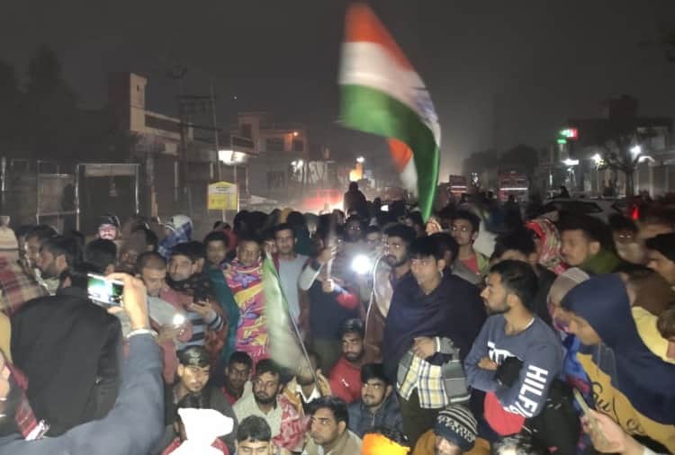 Villagers jam Jind-Chandigarh Highway in support of farmer leader Rakesh Tikait