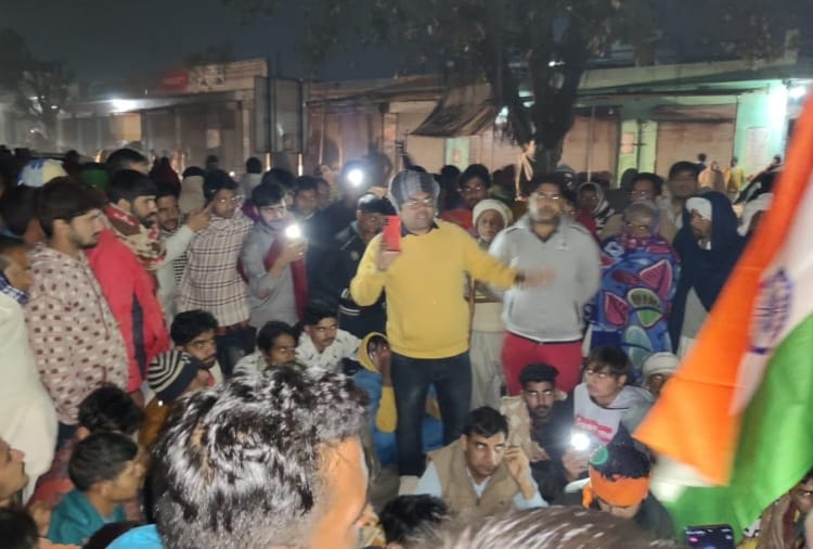 Villagers jam Jind-Chandigarh Highway in support of farmer leader Rakesh Tikait