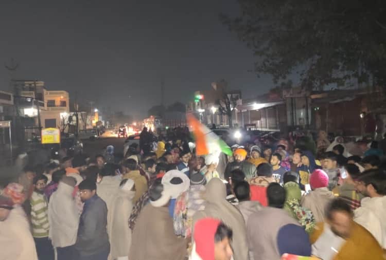 Villagers jam Jind-Chandigarh Highway in support of farmer leader Rakesh Tikait