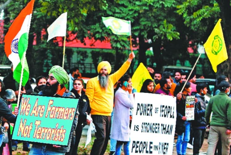 Kisan Andolan News: People protest in Chandigarh in support of BKU leader Rakesh Tikait
