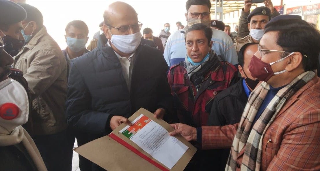 Hathras: General Manager and Divisional Railway Manager did window inspection between Hathras and Mathura