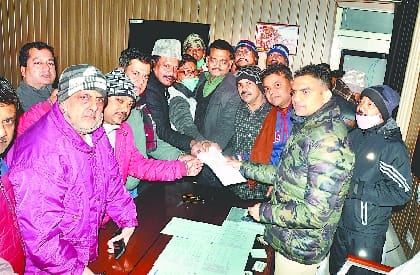 JE commits indecency by former Deputy Chairman, commotion in Kotwali