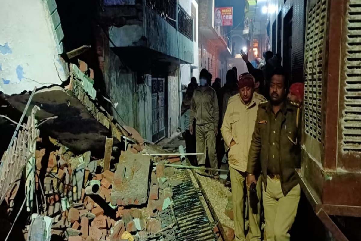 several worker injured after Roof collapsed while raising house with jack in Meerut