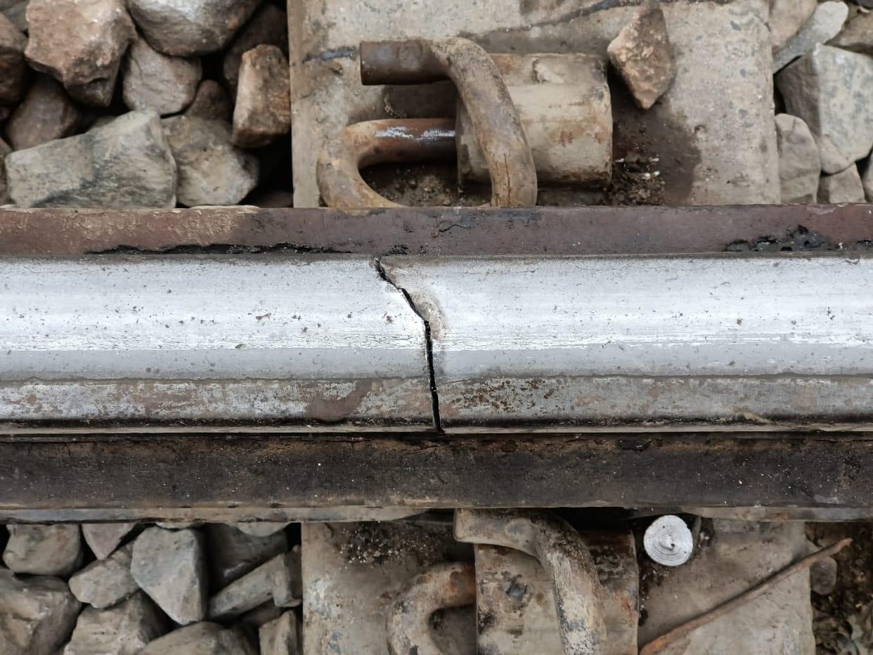 Track fracture, trains left vigilantly