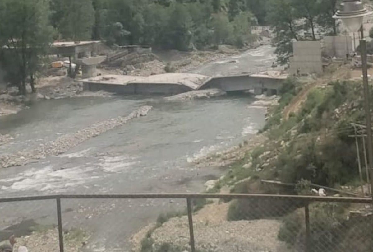 Three officers chargesheeted in case of collapse of bridge on Pabbar river