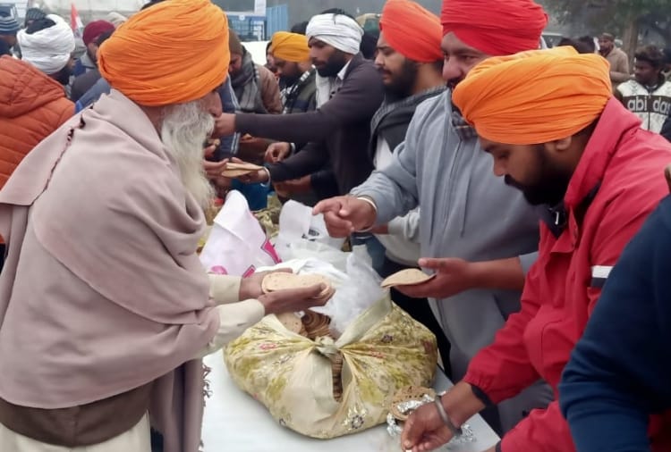 Haryana: Farmers protest on Panipat toll plaza