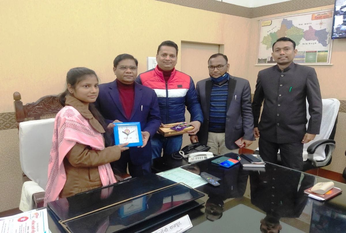 Dled Student Shivangi Become One Day Dm Of Etah
