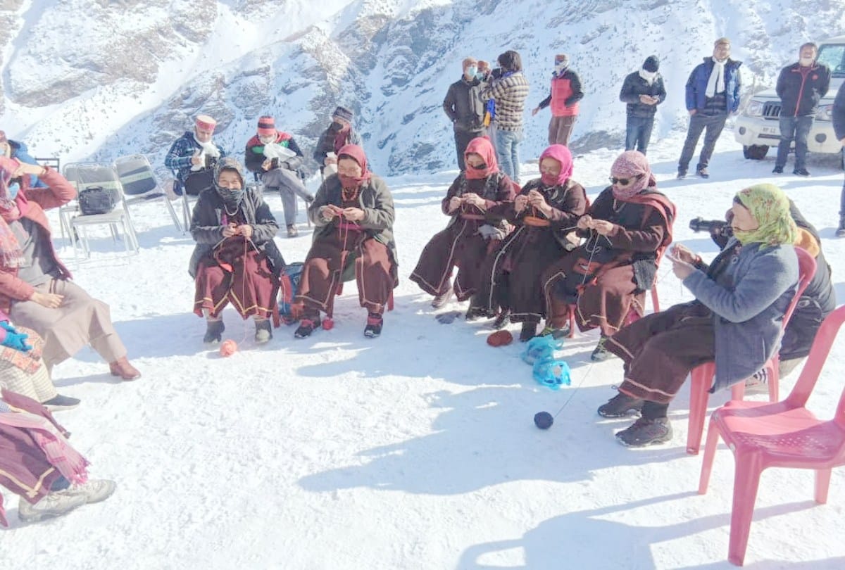Snow festival in Lahaul in Himachal, see pics of Adorable artwork on ice