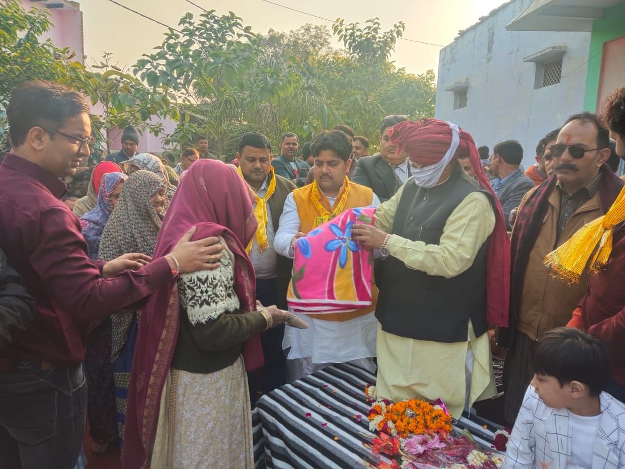 Industry Minister visited Dauji Maharaj family