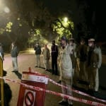 मौके पर जांच करती पुलिस