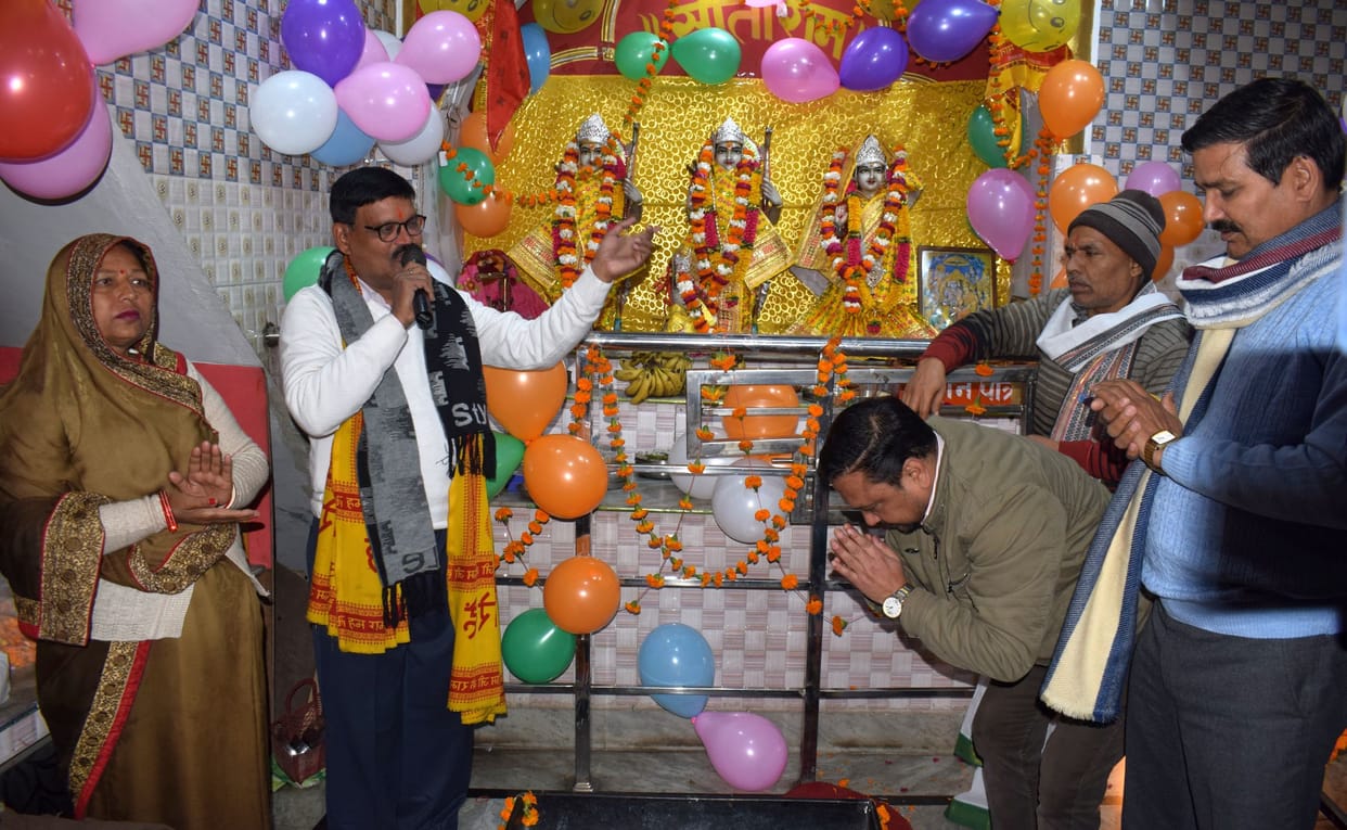 bhajno per jhume bhat