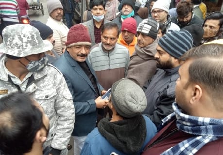 Team reached to seal shops of religious places in Biharipur