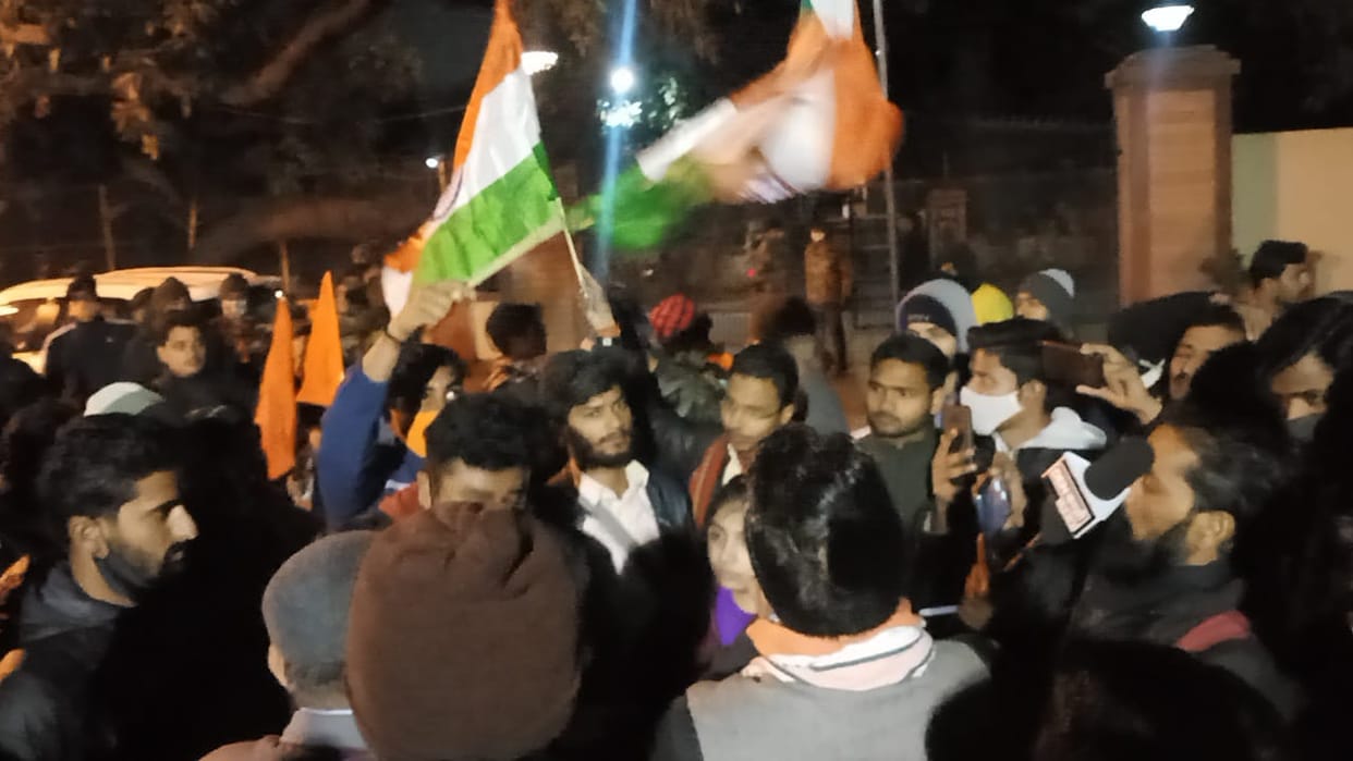 Two groups of students fight in BHU campus