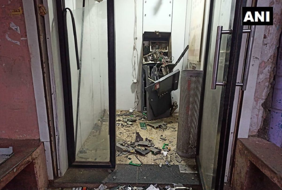 Madhya Pradesh: Miscreants blew up ATM, but ran away leaving lakhs of rupees, know why