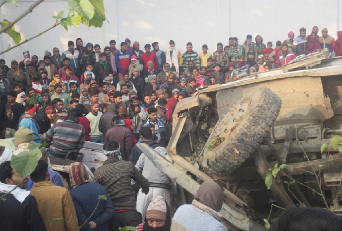 big road accident on UP Agra-Moradabad highway in moradabad see photos