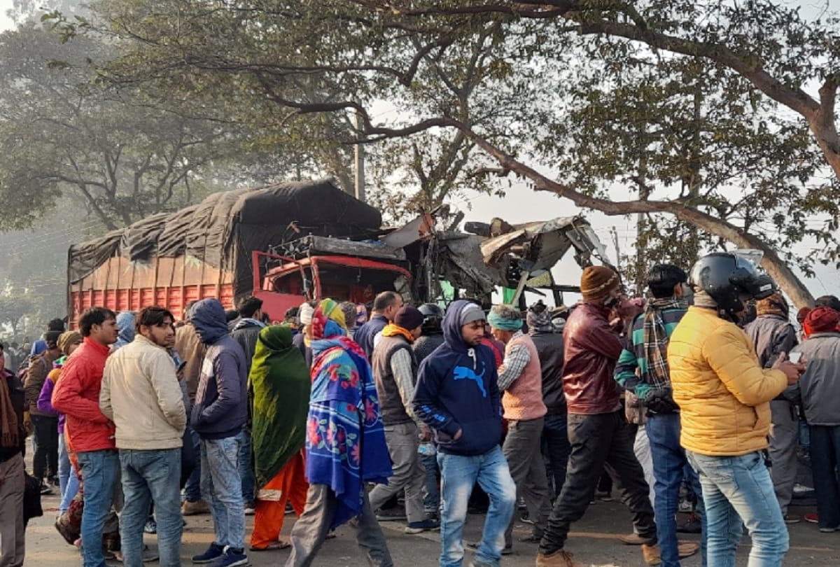 11 people killed 24 injured in accident on Moradabad-Agra National Highway