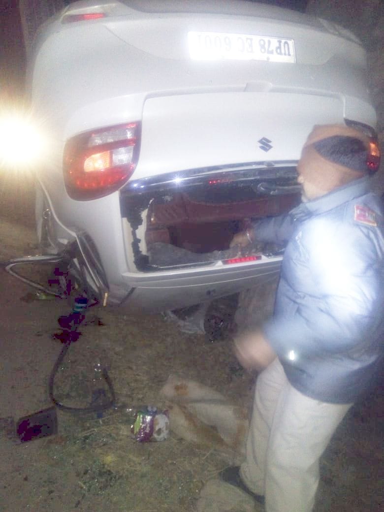 haeeve par ped se takaraee kaar, ek kee maut