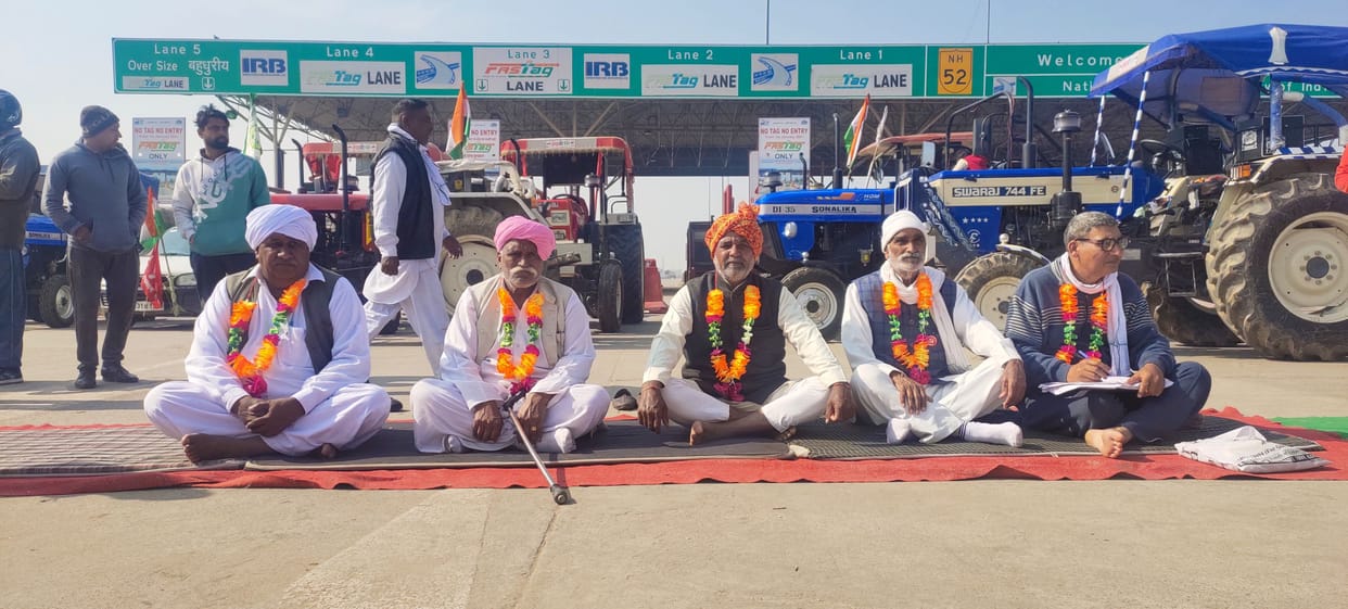 Five farmers sit on gradual fast at Baddowal toll