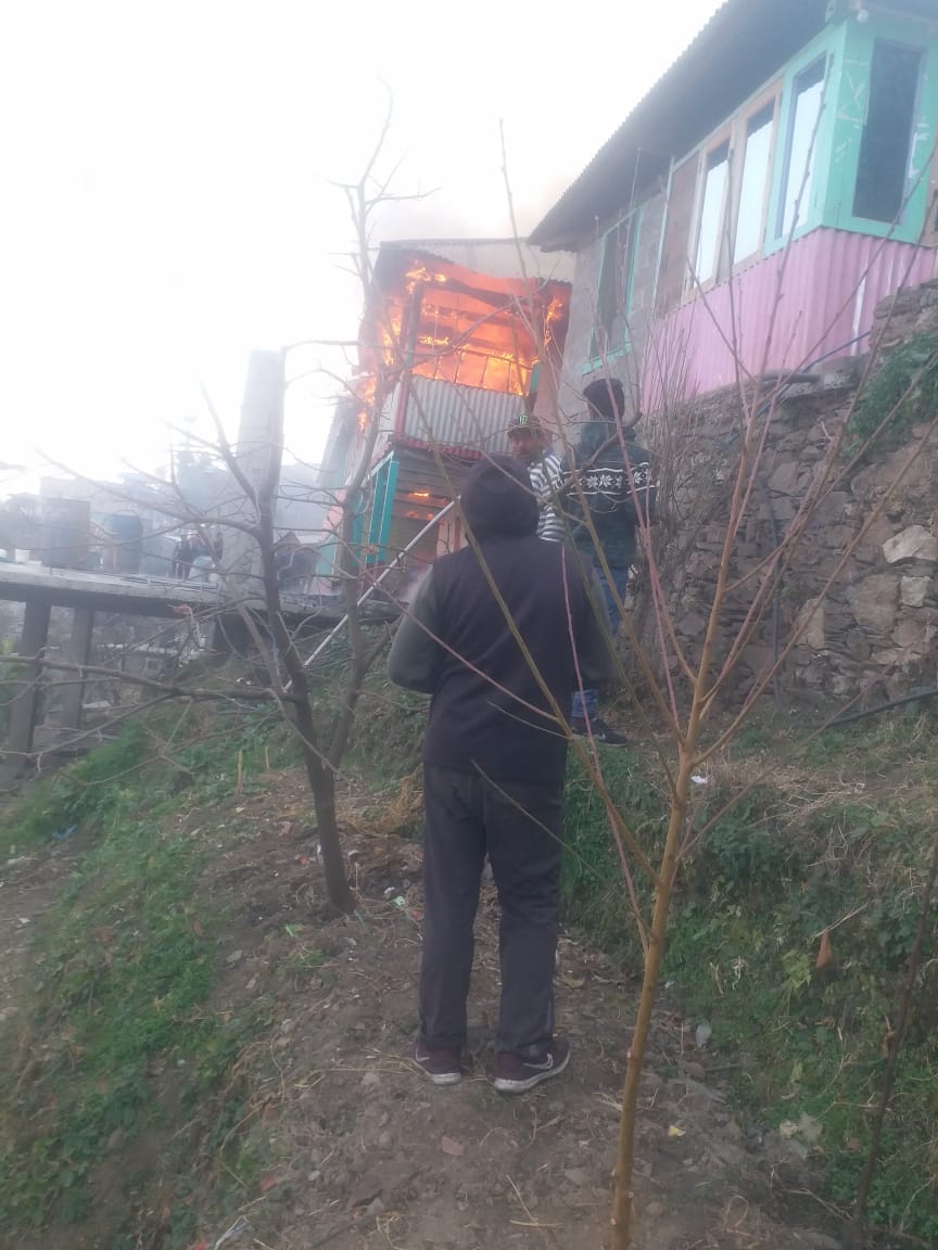 two houses burnt in Kulibaniseri in Kullu