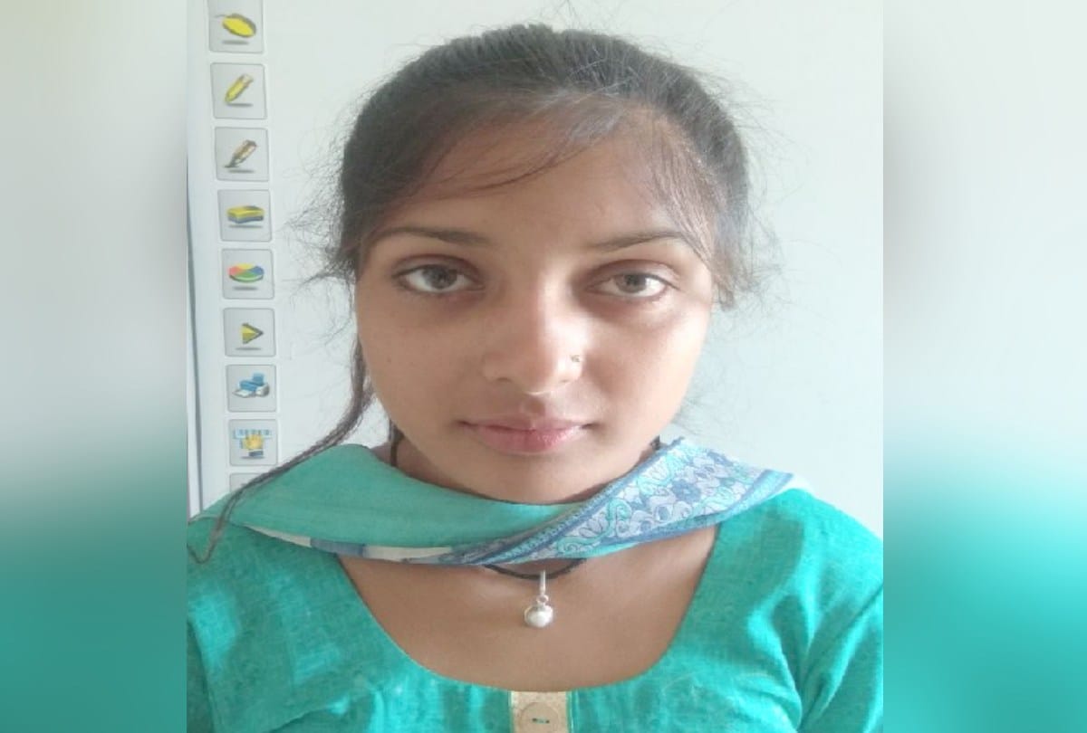 Aarti of Chamba secured third place in National Mathematics Essay Competition