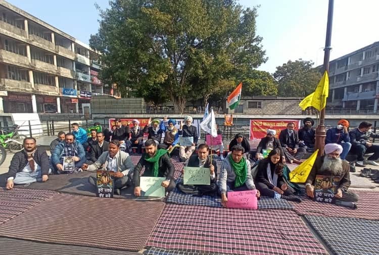 Lawyers hold hunger strike in Chandigarh