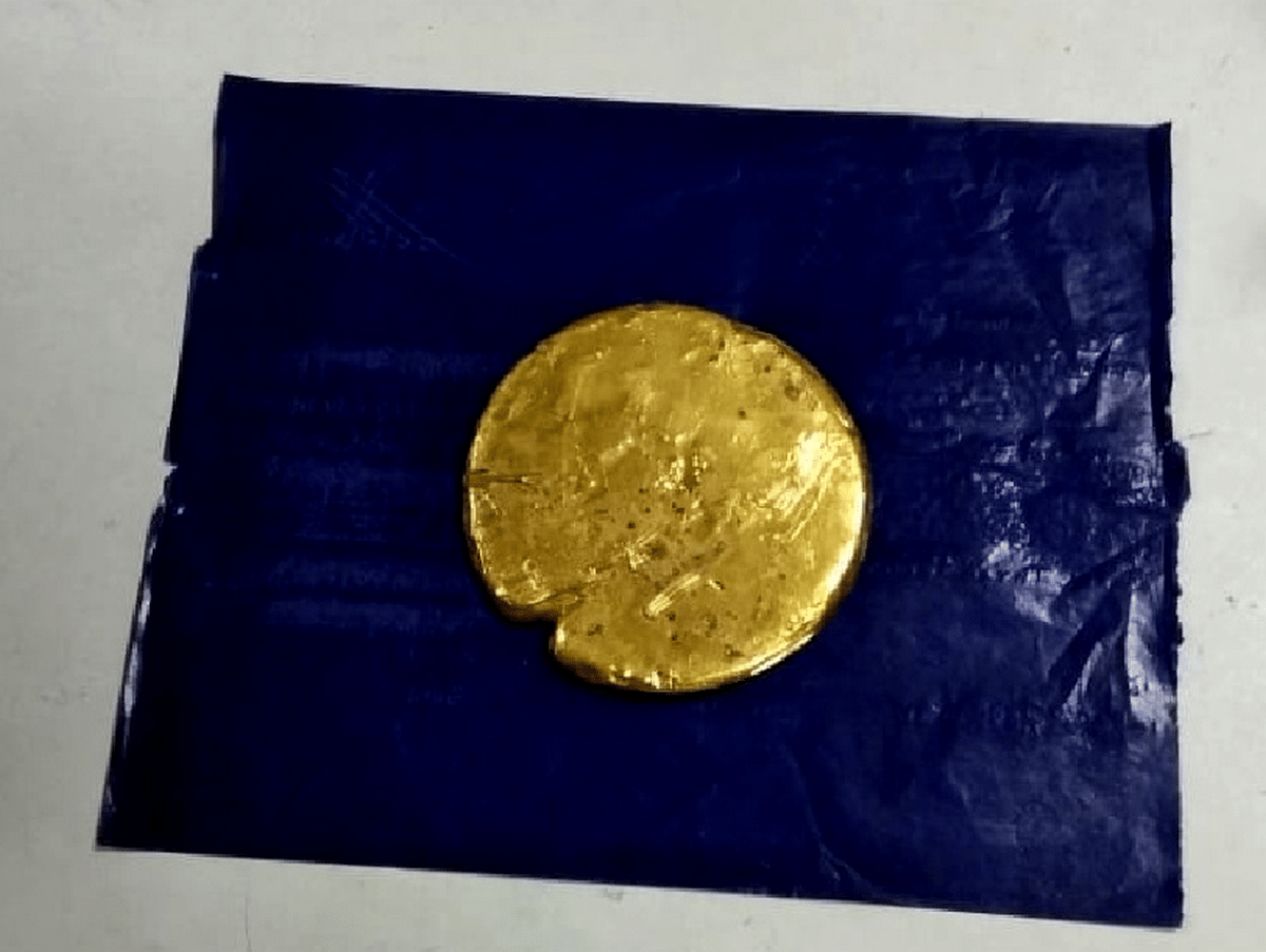 17 lakh gold brought from abroad by hiding in speaker at Varanasi airport