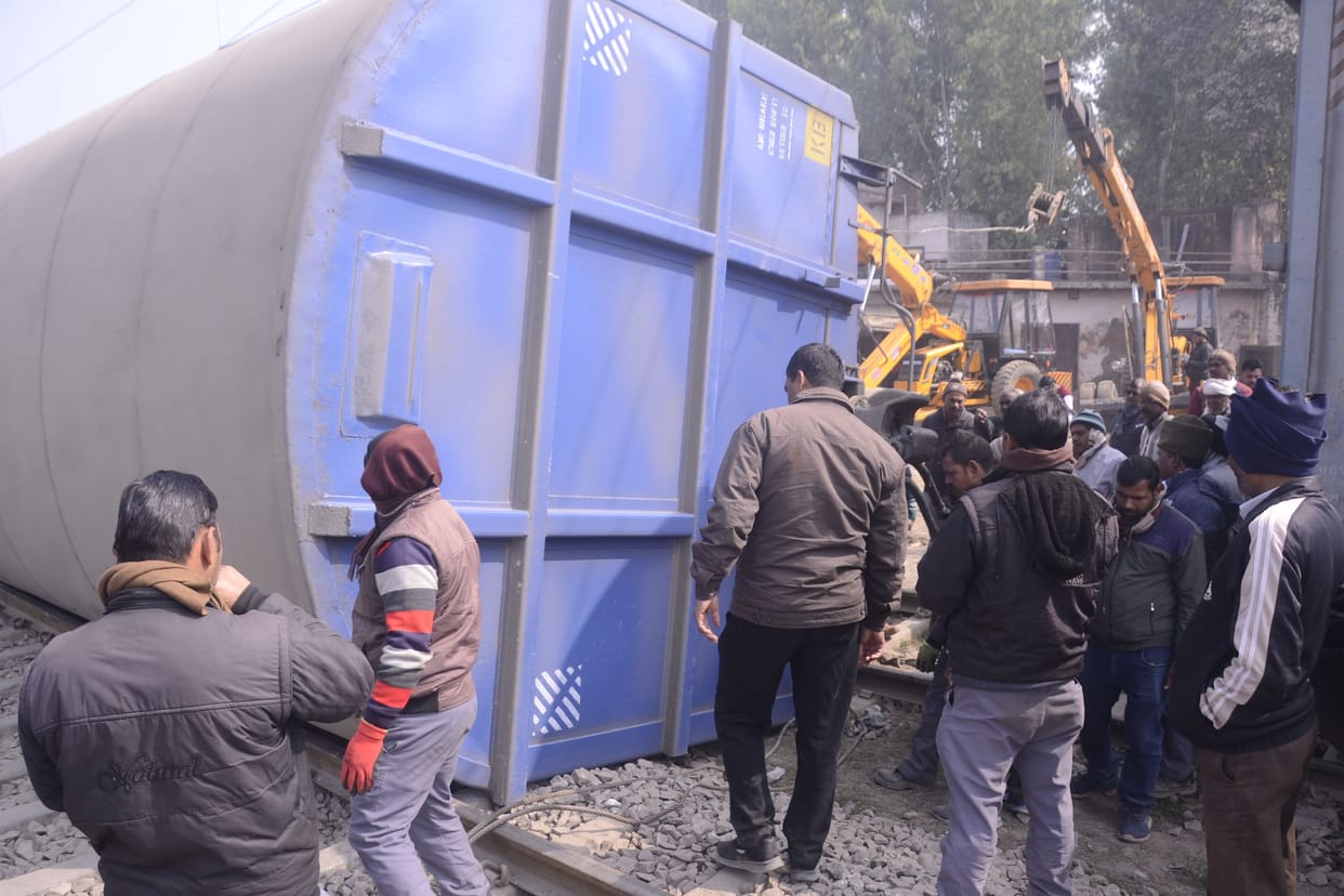 Accident occurred due to collision with cement laden truck, three laborers also trapped