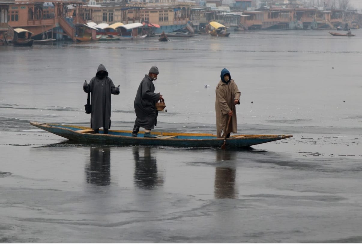 Jammu and Kashmir water crisis in kashmir due to frozen water Water Sources
