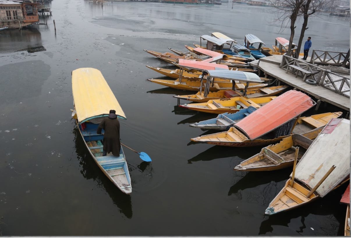 Jammu and Kashmir water crisis in kashmir due to frozen water Water Sources