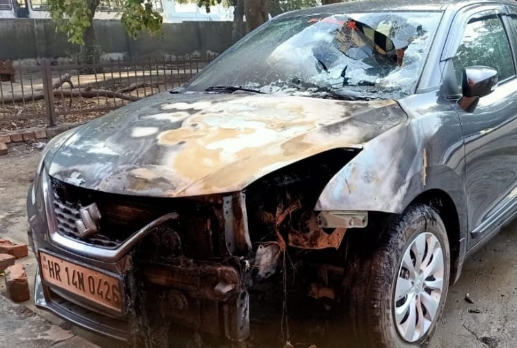 Haryana : Car burned in Jind 