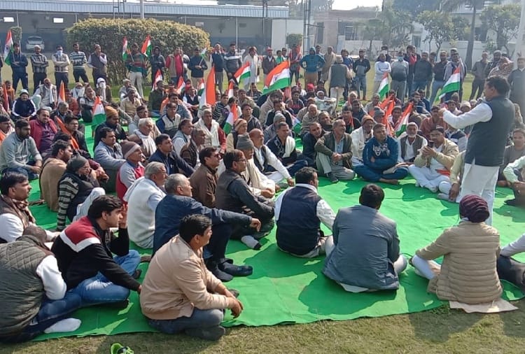 Kisan Andolan News today: Villagers of sonipat demand to Agitating farmers to clear road