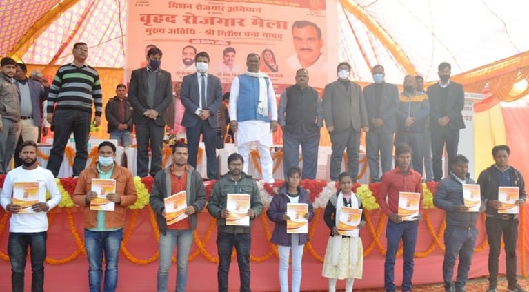 Various companies selected 1238 people in employment